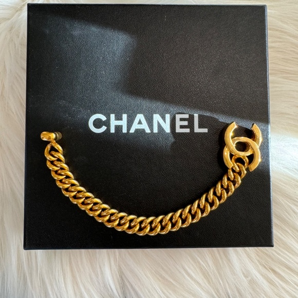 CHANEL CC Logo Turn Lock Motif Chain Bracelet - Picture 3 of 9